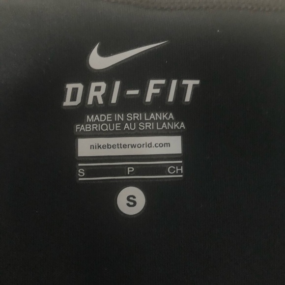 NIKE NWT DriFIT Training Crop / Clam Diggers in Black - Picture 7 of 8